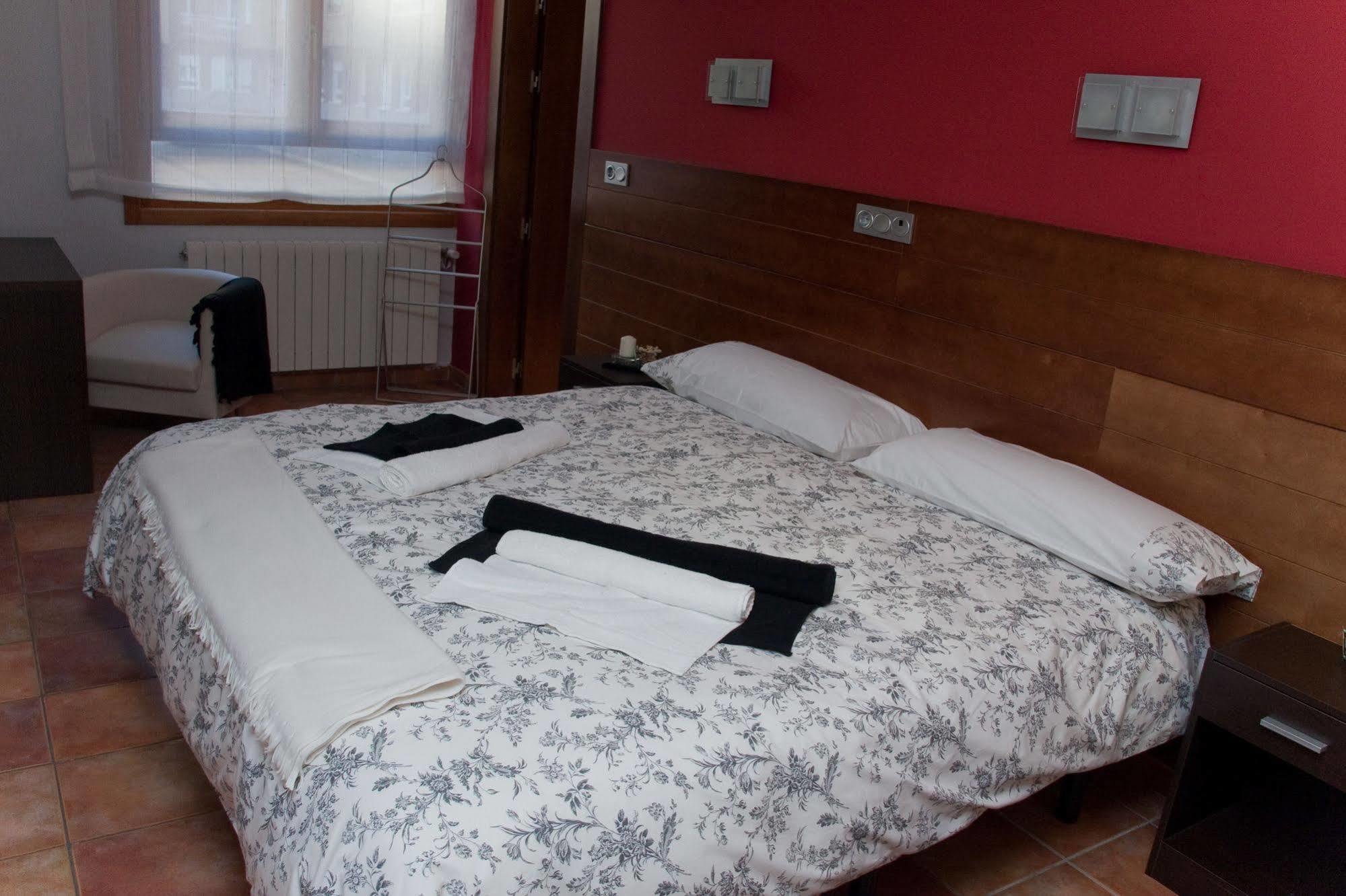 Hotel Cuentame บูร์โกส ภายนอก รูปภาพ